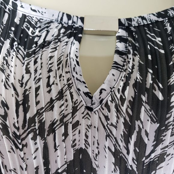 Avenue long asymmetrical hem top blouse Plus 26 - Picture 9 of 11